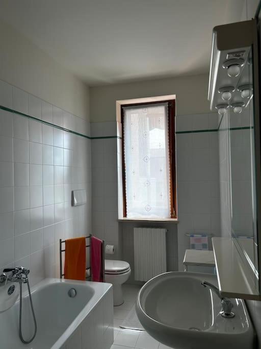 Near Town Centre And Lake - Le Colombe Bardolino Exterior foto